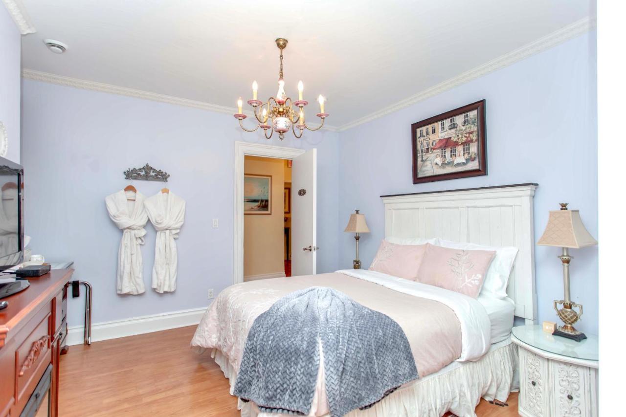 Redwood Bed And Breakfast ไนแอการาฟอลส์ ภายนอก รูปภาพ