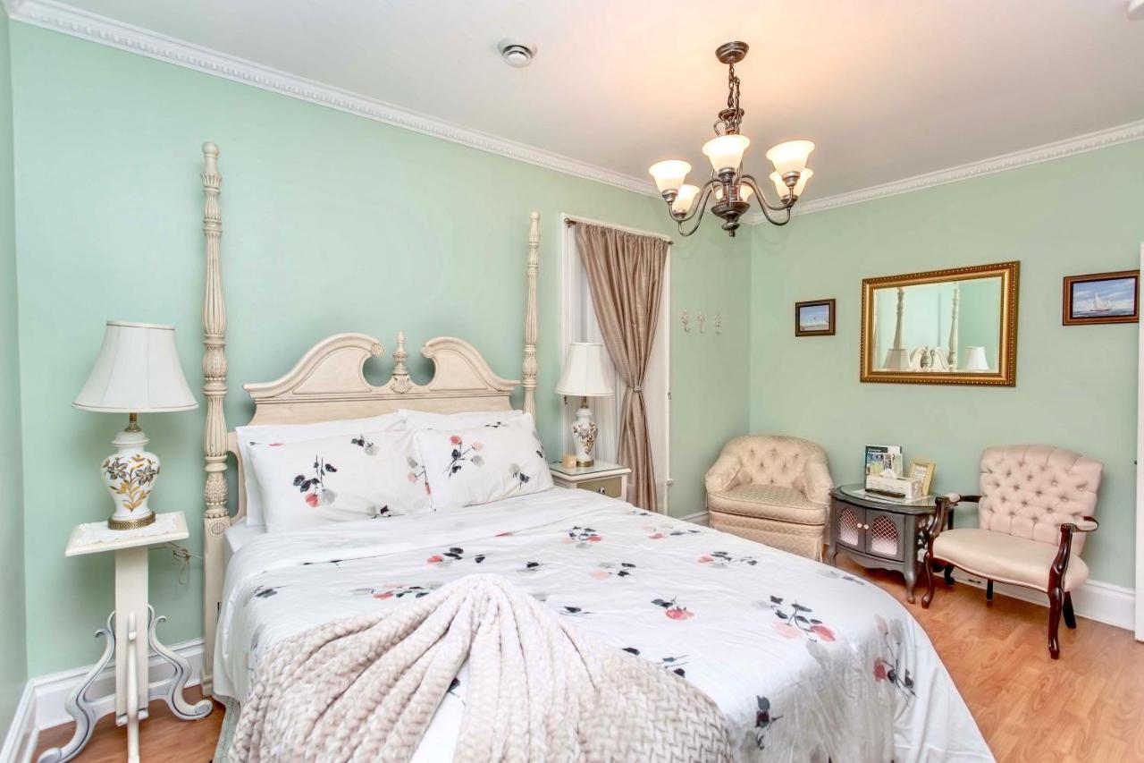 Redwood Bed And Breakfast ไนแอการาฟอลส์ ภายนอก รูปภาพ