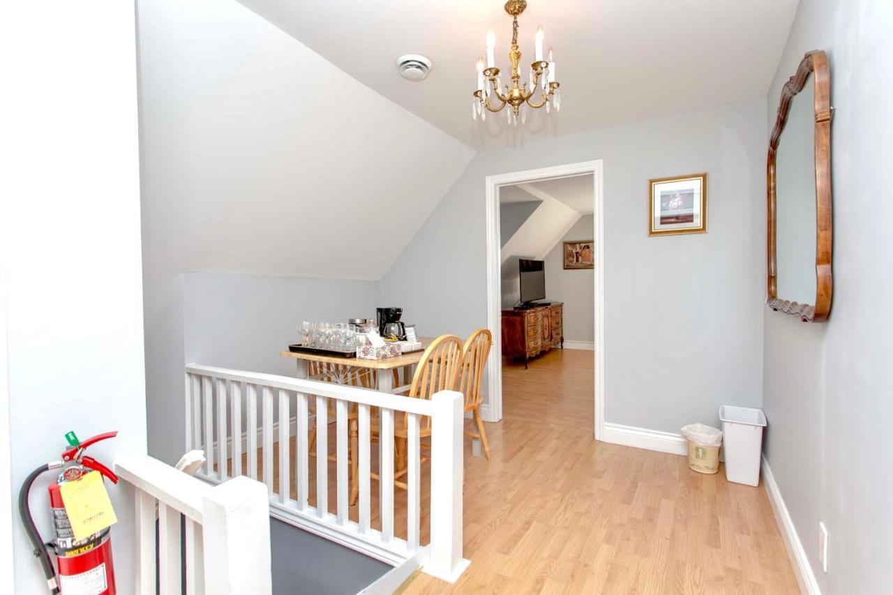 Redwood Bed And Breakfast ไนแอการาฟอลส์ ภายนอก รูปภาพ