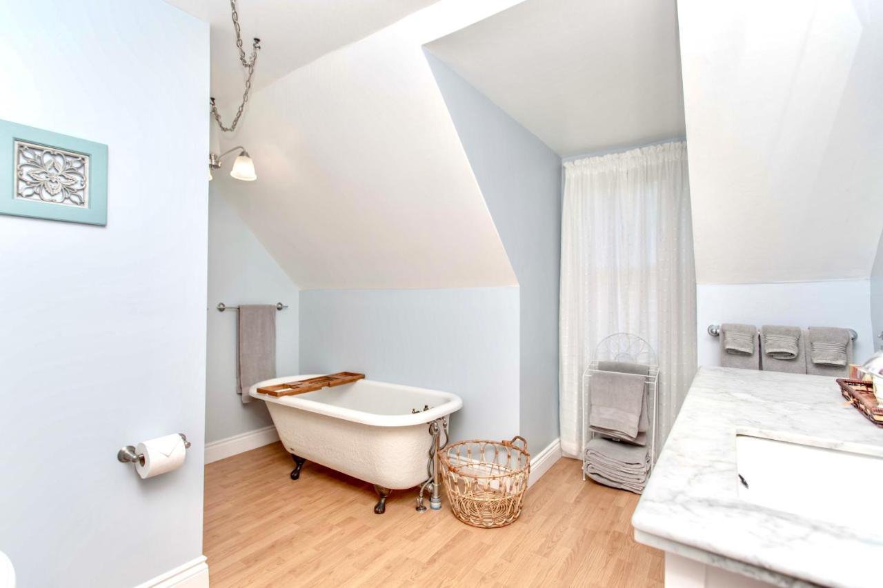 Redwood Bed And Breakfast ไนแอการาฟอลส์ ภายนอก รูปภาพ