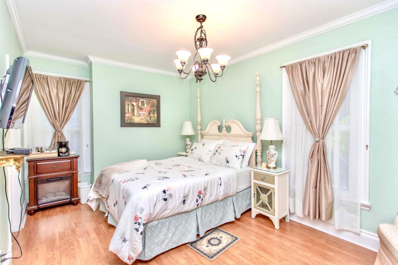 Redwood Bed And Breakfast ไนแอการาฟอลส์ ภายนอก รูปภาพ