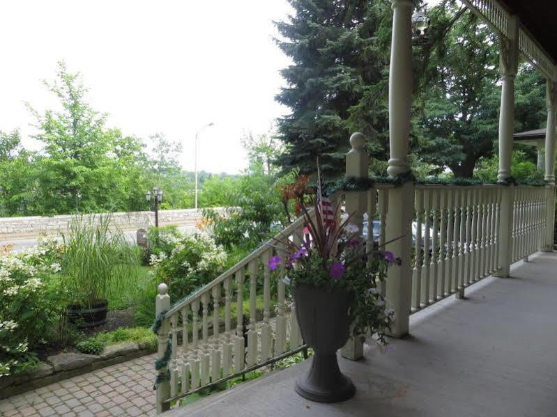 Redwood Bed And Breakfast ไนแอการาฟอลส์ ภายนอก รูปภาพ