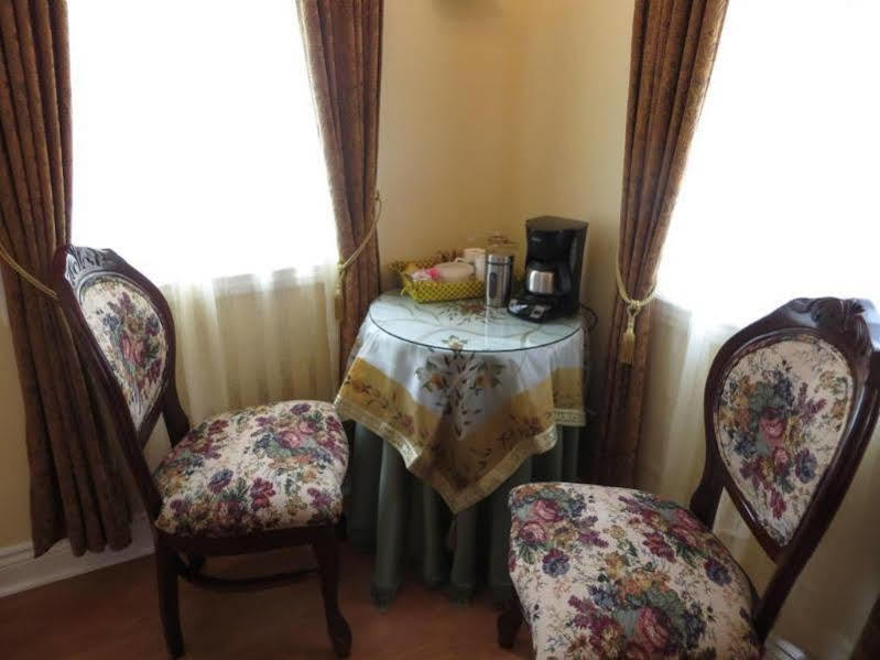Redwood Bed And Breakfast ไนแอการาฟอลส์ ภายนอก รูปภาพ