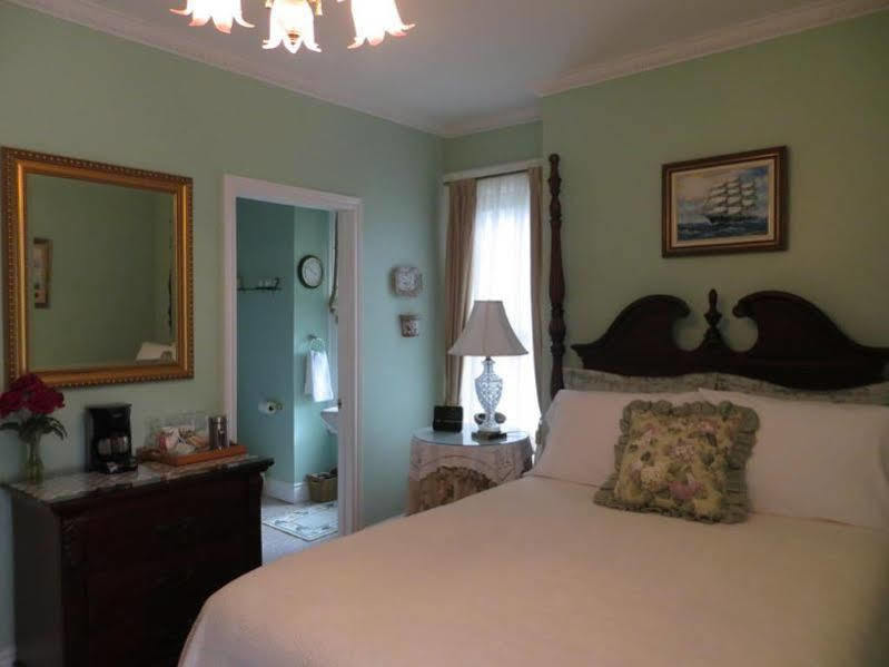 Redwood Bed And Breakfast ไนแอการาฟอลส์ ภายนอก รูปภาพ