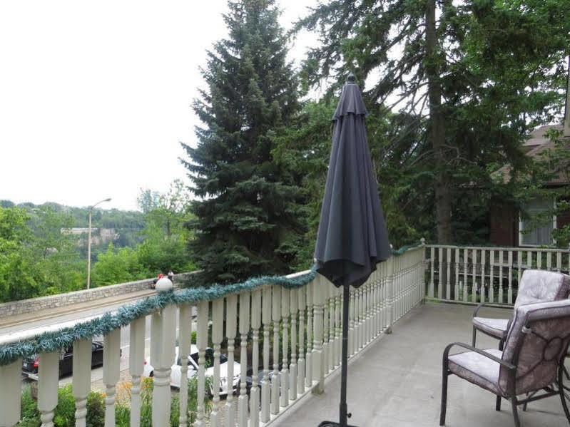 Redwood Bed And Breakfast ไนแอการาฟอลส์ ภายนอก รูปภาพ