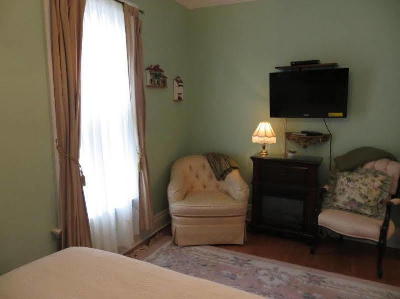 Redwood Bed And Breakfast ไนแอการาฟอลส์ ภายนอก รูปภาพ