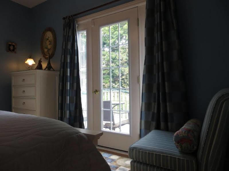 Redwood Bed And Breakfast ไนแอการาฟอลส์ ภายนอก รูปภาพ